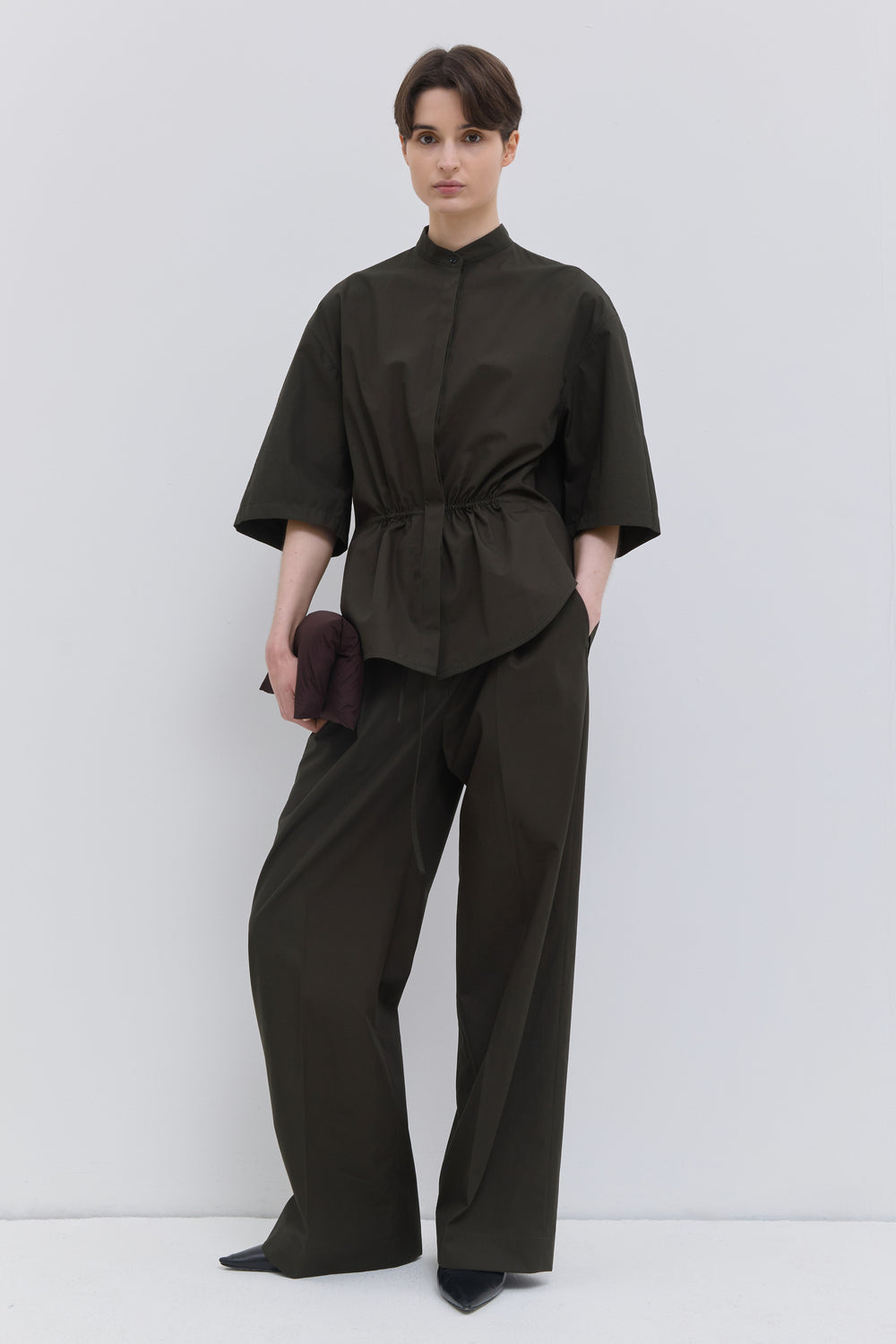 Deep forest tailored cotton trousers with a straight-leg silhouette.