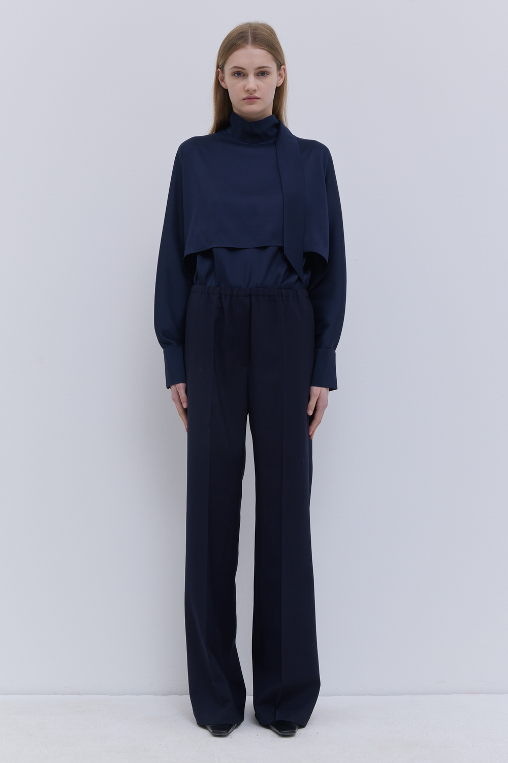 Dark navy straight-leg wool trousers by Christian Wijnants