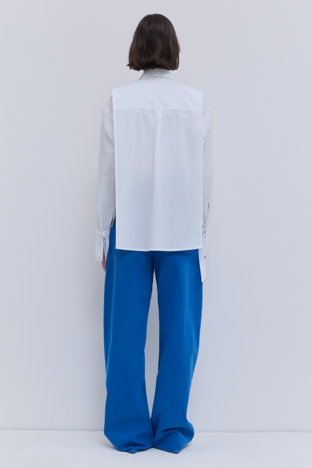 Women’s white shirt collar bib in organic cotton
